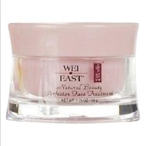 NWT Natural Beauty Perfector Face Treatment